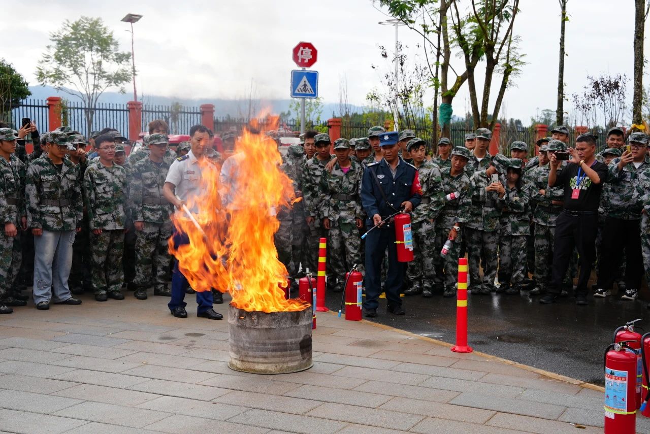 伟德国际英国“开学第一课” 开讲啦