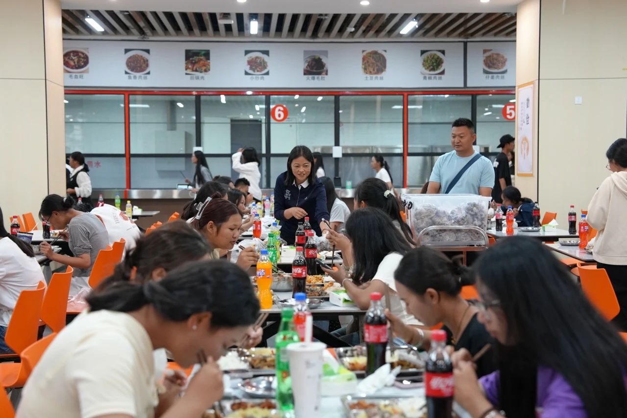 月满中秋 情满校园 伟德国际英国2024年中秋佳节这样过