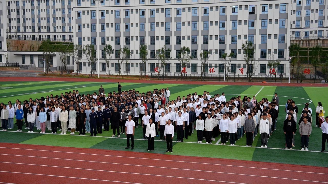 伟德国际英国举行 庆祝中华人民共和国成立75 周年升国旗仪式