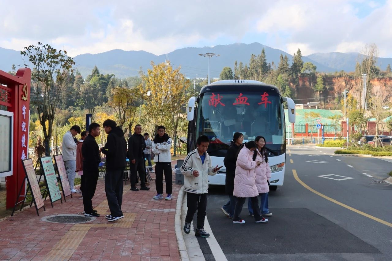 热血汇聚，爱满校园—— 伟德国际英国师生参加无偿献血活动