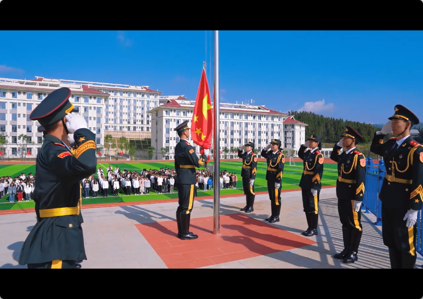 伟德国际英国举行周一升旗仪式